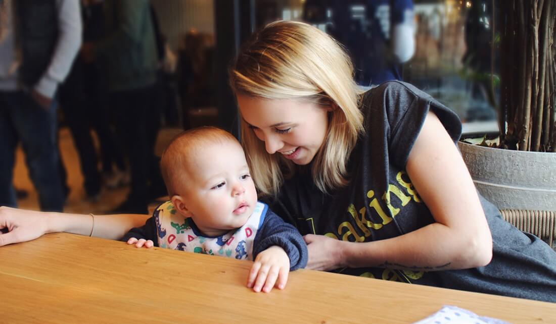 mummy-with-toddler-eating-out-at-nandos